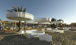 Beach Club With The Best Parties In Ibiza And International Djs Services Ushuaïa Ibiza Beach Hotel